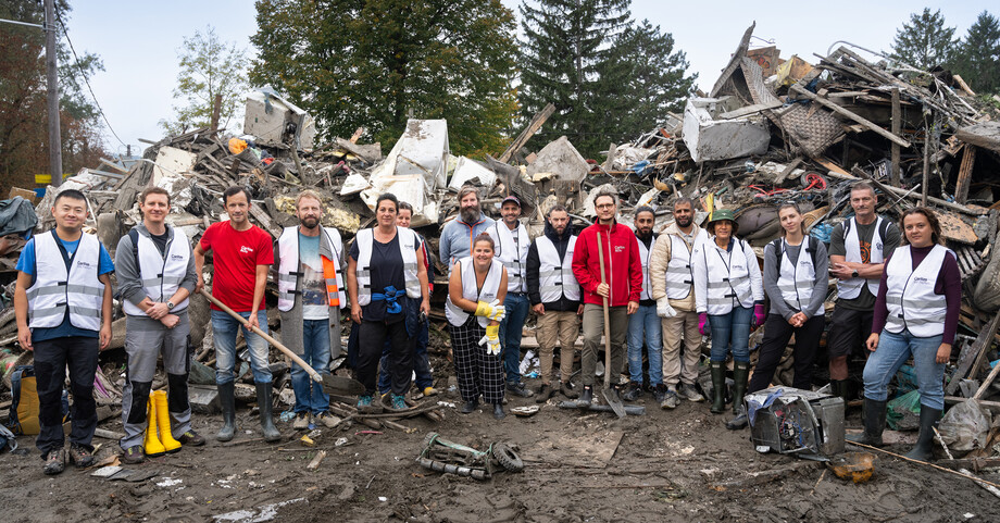 Hochwasserhilfe in Niederösterreich 2024  Eine Gruppe von Menschen, die bei der Hochwasserhilfe mitgeholfen hat.